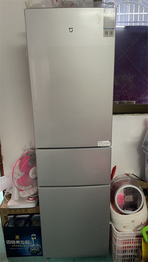  小米215升冰箱，膜都没撕，原价1499，现价666 