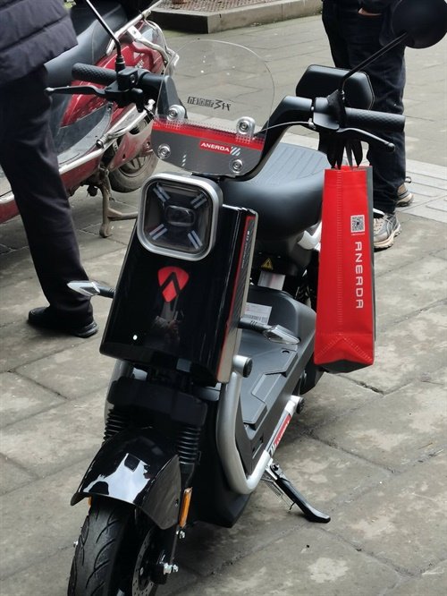  因搬家低价处理一台电瓶车，买来骑了不到三个 